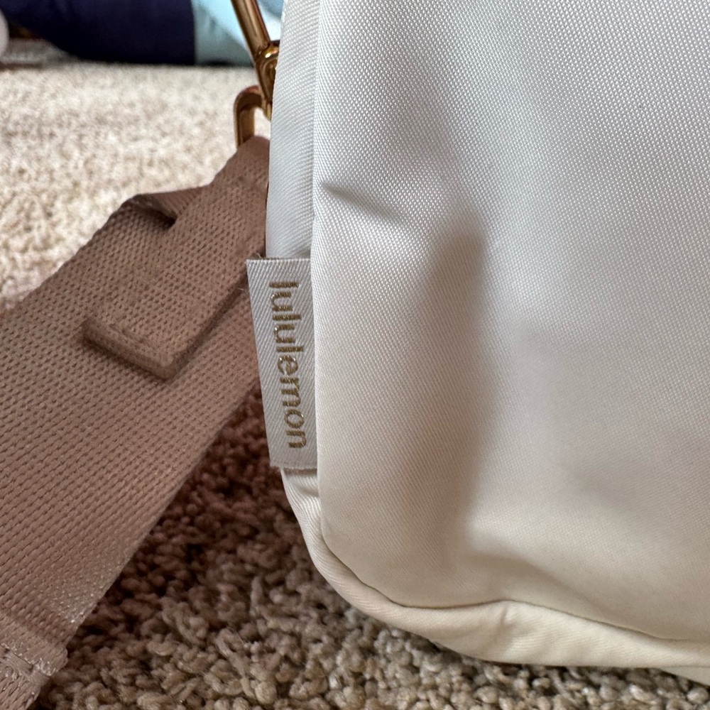 Bag Lot - Picture 3 of 15